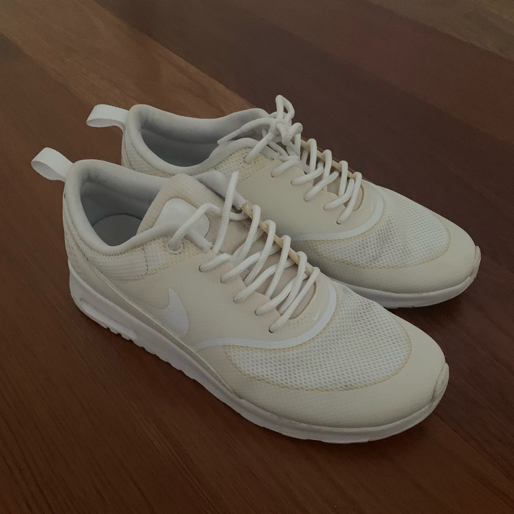 White nike airmax size 7